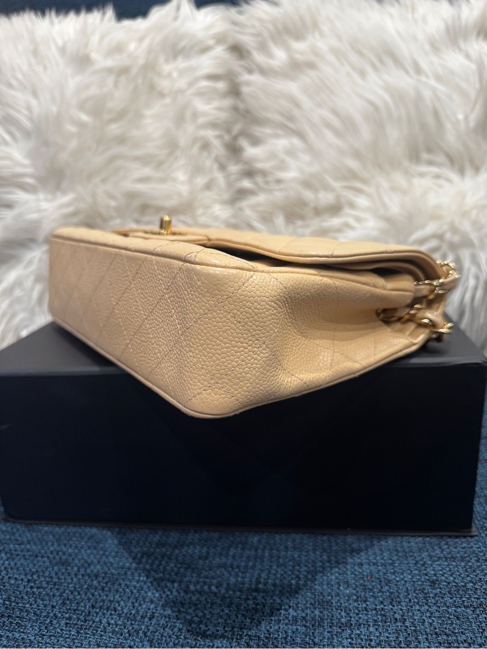 CHANEL Quilted Shoulder Bag in Beige with Gold Hardware - Picture 9 of 17